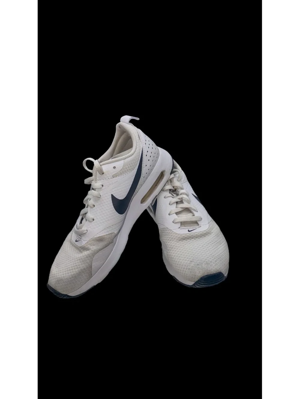Nike Air White and Navy Running Shoes Size women’s 7.5